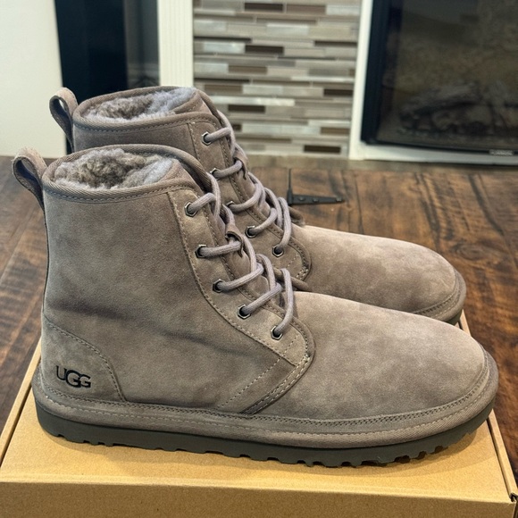 UGG Harkley Boot - Picture 3 of 12